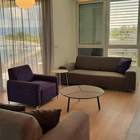 Apartment Iva Omis Bagian luar foto