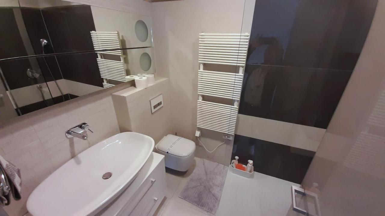 Apartment Iva Omis Bagian luar foto