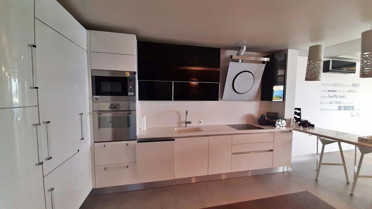 Apartment Iva Omis Bagian luar foto
